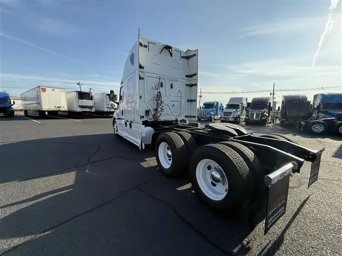 2019 FREIGHTLINER CASCADEVO1