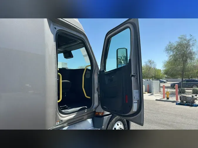 2024 Freightliner Cascadia 126f1950afeccb5c77f9b9e188fa053e5b8