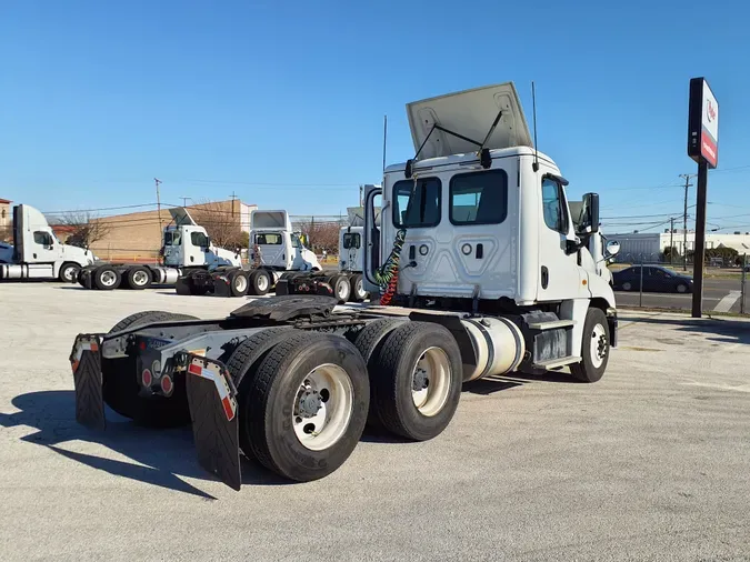 2018 FREIGHTLINER/MERCEDES CASCADIA 125