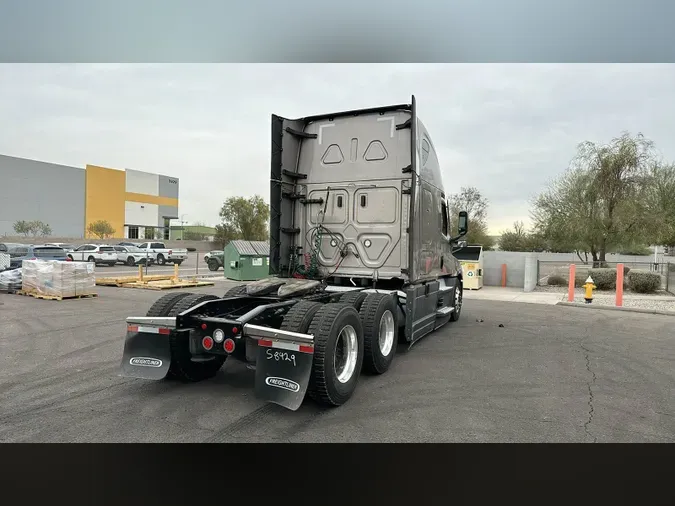 2023 Freightliner Cascadia