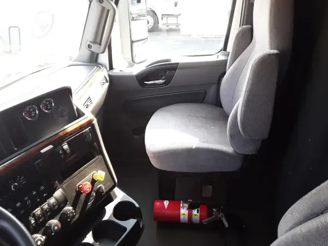 2019 NAVISTAR INTERNATIONAL LT625 SLPR CAB