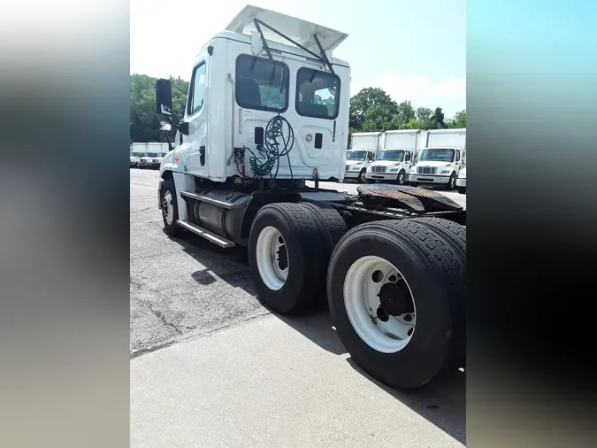 2016 FREIGHTLINER/MERCEDES CASCADIA 125