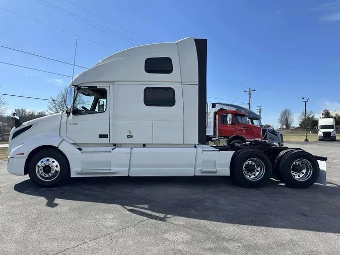 2023 VOLVO VNL64T860