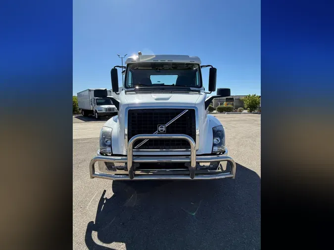 2018 VOLVO VNL64TRACTOR