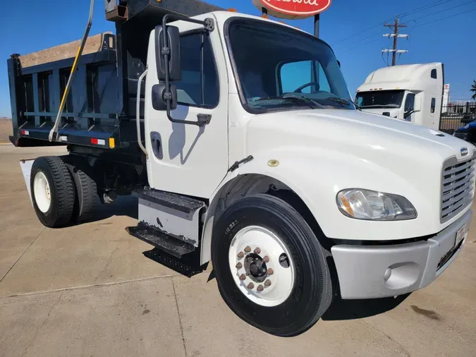 2015 Freightliner Business Class M2 106