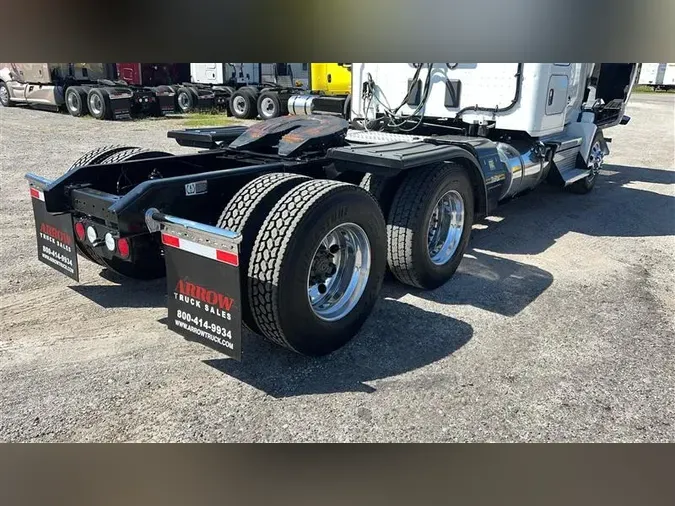 2022 KENWORTH T880