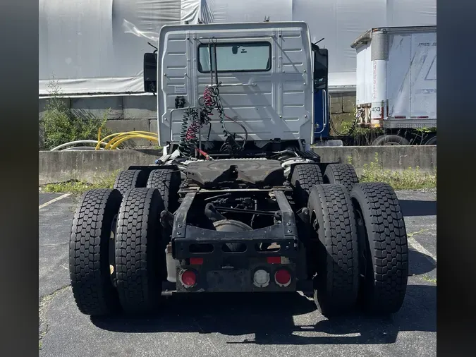 2019 VOLVO VNR64T 300