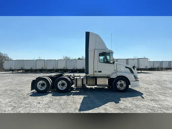 2015 Volvo VNL300