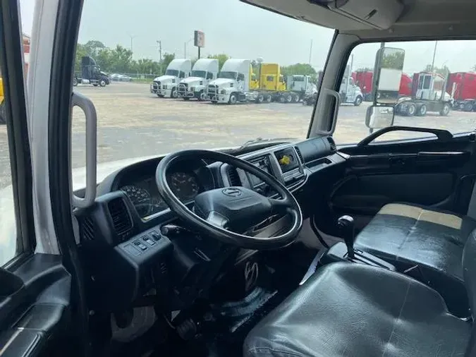 2020 Hino 268A