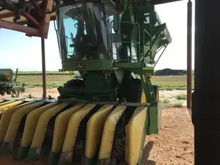 2005 John Deere 7460