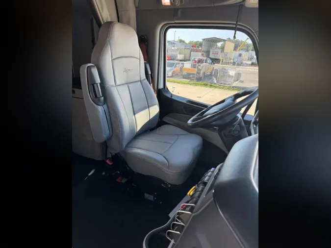 2022 Peterbilt 579f1b17070c04c6c3010de403856e4cd72