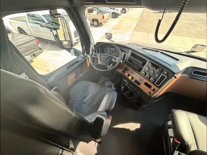 2023 Freightliner Cascadia 126
