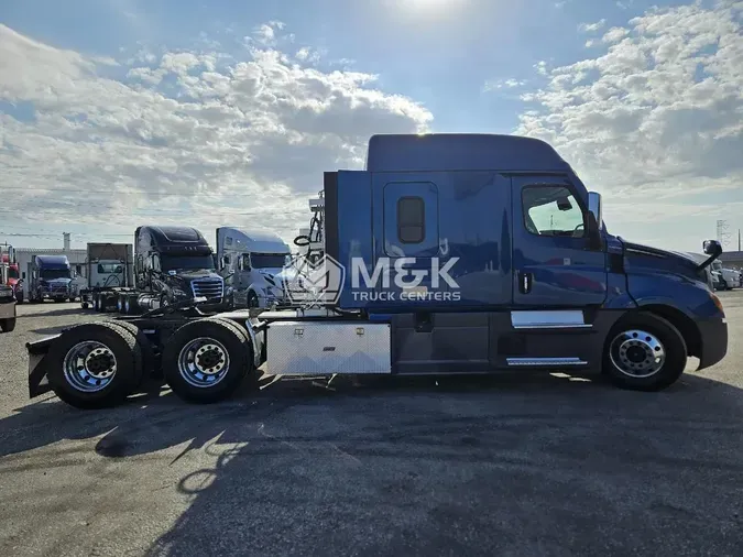 2021 FREIGHTLINER Cascadia 126