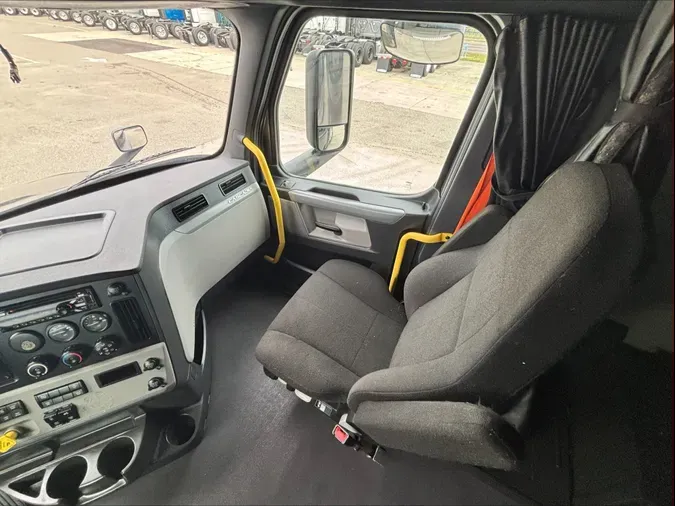 2021 Freightliner Cascadia 126