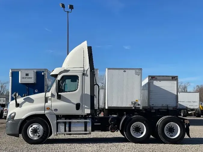 2018 Freightliner X12564ST