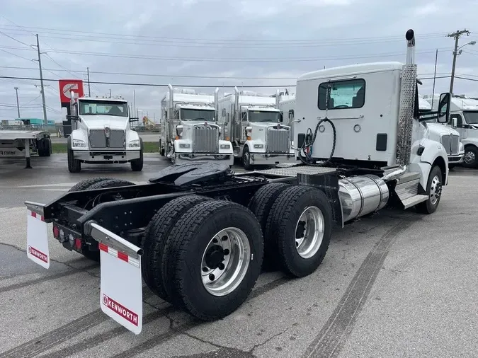 2025 Kenworth T880