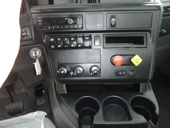 2023 International LT625f1bfd87b7f736b5439877a01e9e4e857