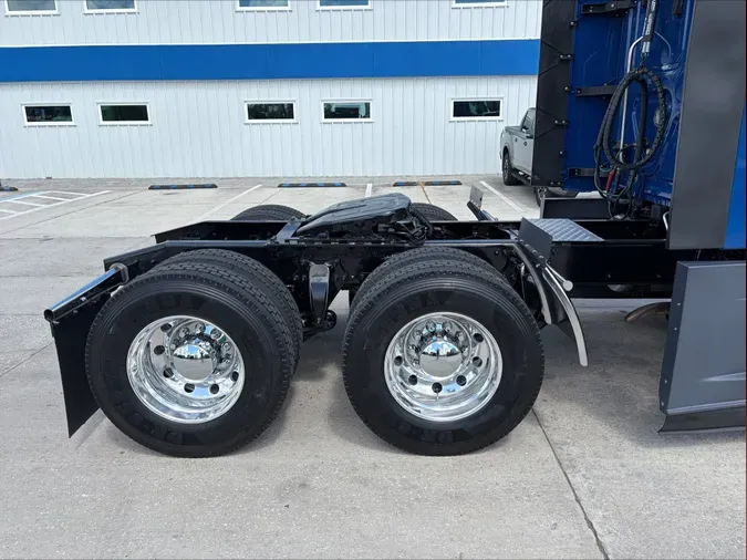 2022 Freightliner Cascadia 126f1c1032ee34a5de3e7bd461917c47f2c