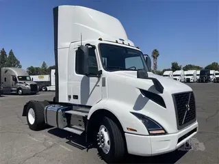 2022 VOLVO VNR42T300