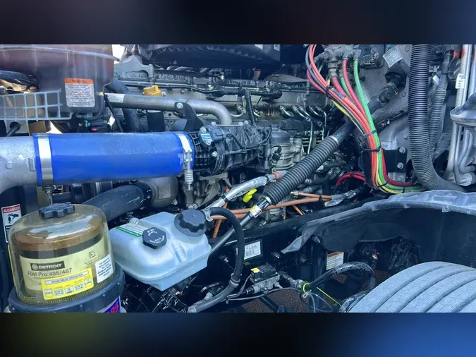 2022 Freightliner Cascadia 126f1c6566b587a93534d9b7a117da9df23