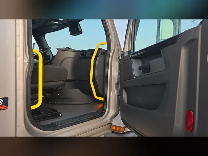 2024 Freightliner Cascadia 126