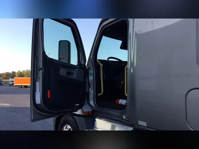 2022 Freightliner Cascadia 126f1c9effbbdfe34ef86f827470a8c98c0