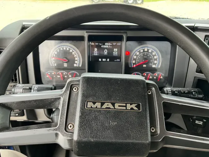 2019 MACK PI64T