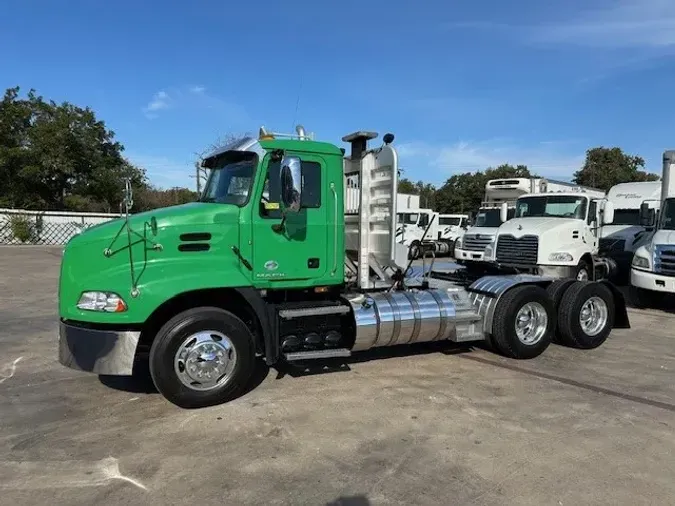 2017 MACK CXU613