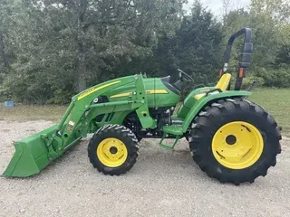 2016 John Deere 4105