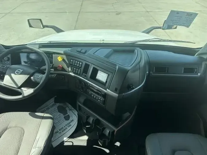 2022 Volvo VNL64T760