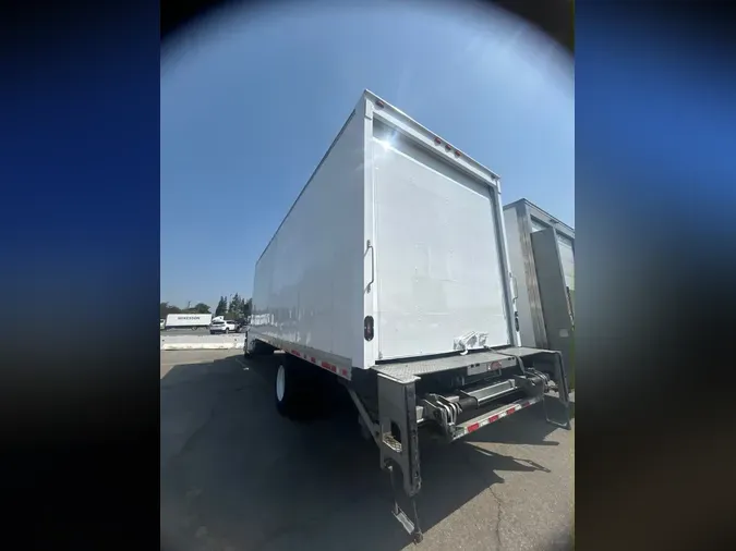 2018 FREIGHTLINER M2 106