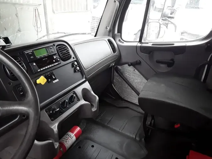 2017 FREIGHTLINER/MERCEDES M2 106