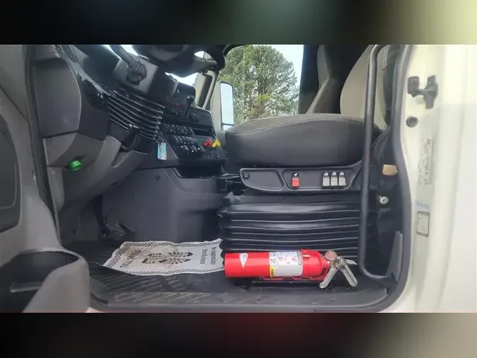 2022 INTERNATIONAL LT