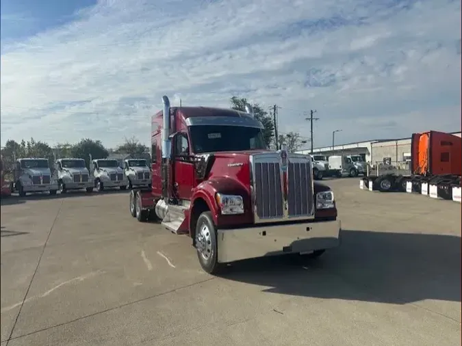 2025 Kenworth W990