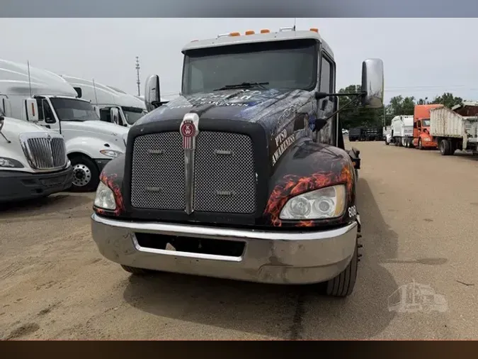2022 KENWORTH T270