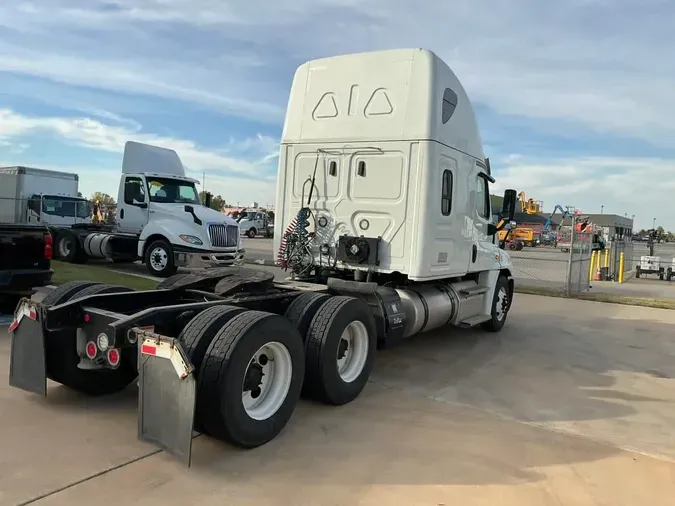 2020 FREIGHTLINER/MERCEDES CASCADIA 125