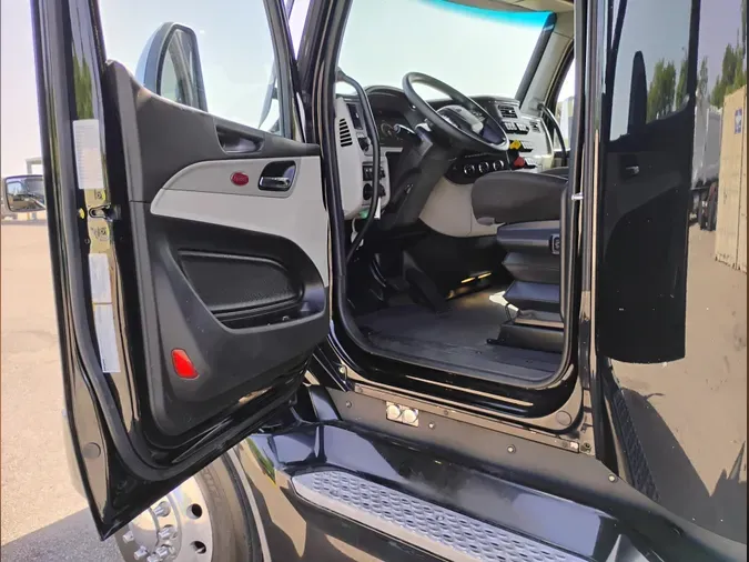 2023 Peterbilt 579f1e81cb09577c4b0d3b4afdee75895d5