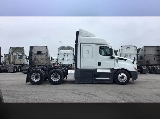2021 Freightliner Cascadia 126f1edf285aa64aa41af48672d956da2fc