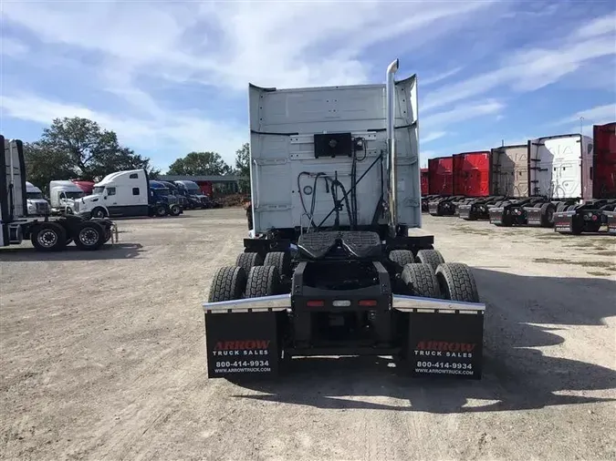 2021 VOLVO VNL740