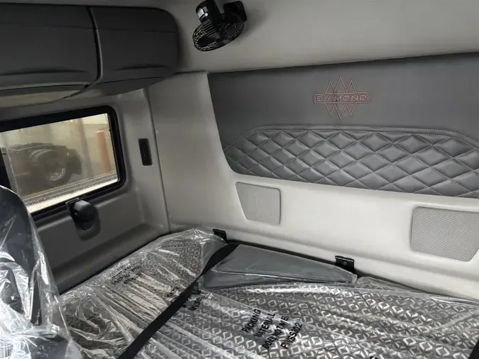 2026 International HX520 SLEEPER