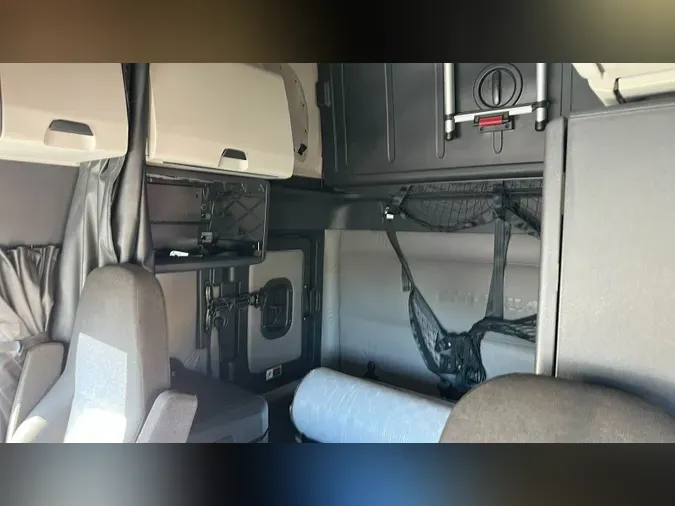 2022 Freightliner Cascadia 126f20167a234f1ee58b79bb8c229a195b2