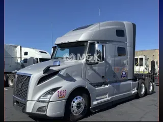 2025 VOLVO VNL64T760
