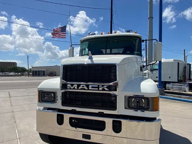 2025 Mack Pinnacle PI64