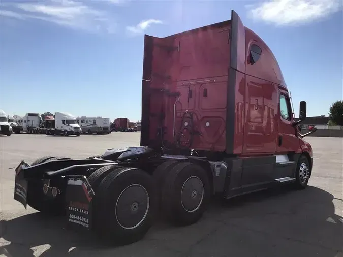 2021 FREIGHTLINER CA126