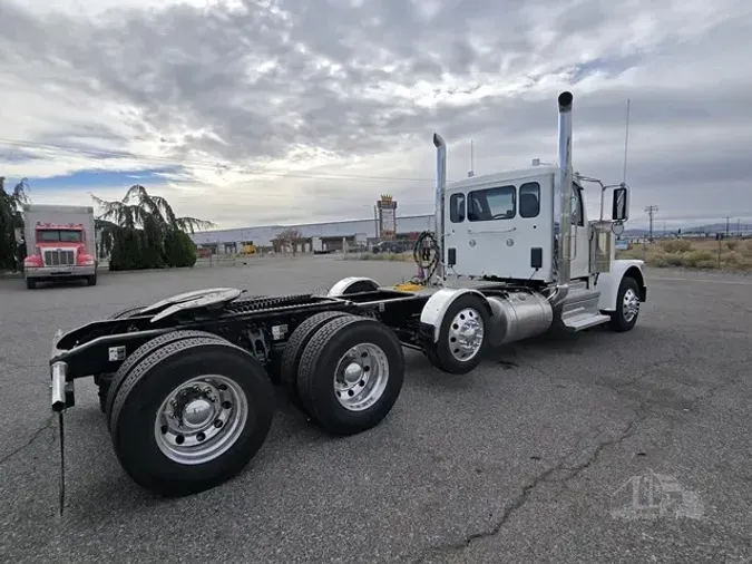 2025 PETERBILT 589