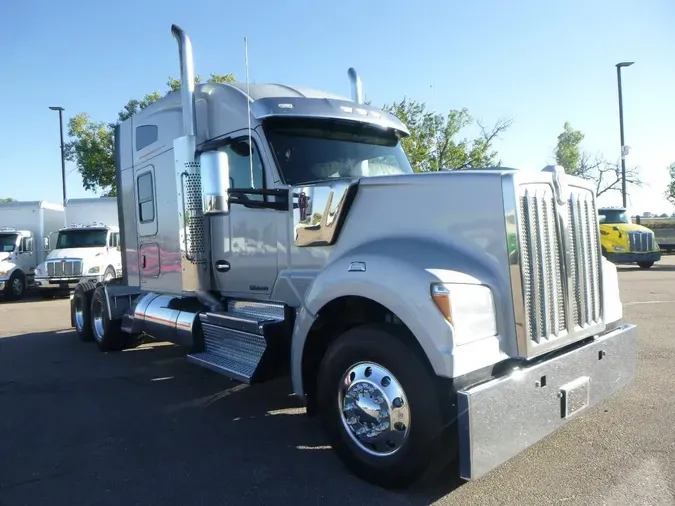 2020 Kenworth W990