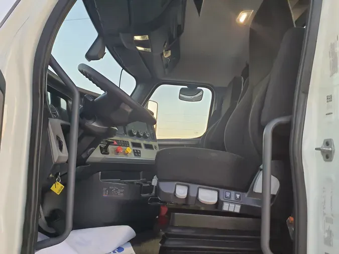 2019 FREIGHTLINER/MERCEDES NEW CASCADIA 126