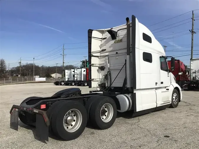 2021 VOLVO VNL760