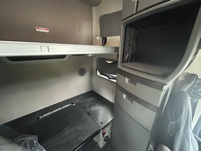 2021 Volvo VNL 860