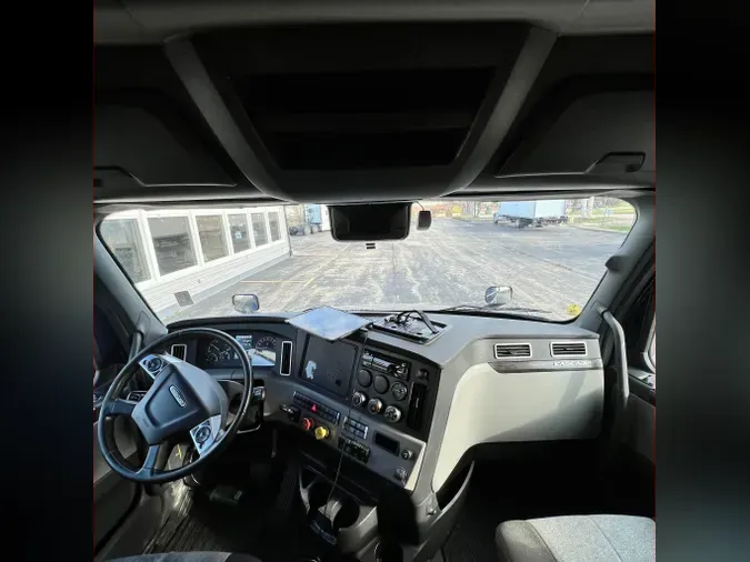 2021 Freightliner Cascadia 126